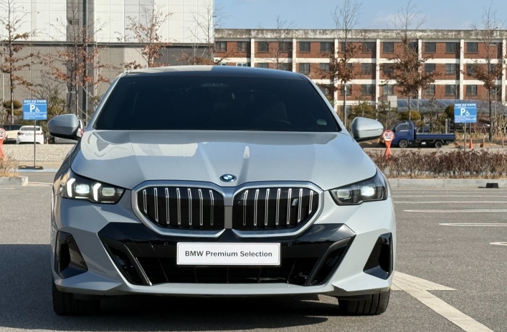 BMW i5 (G60)