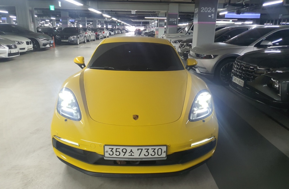 Porsche 718 Cayman