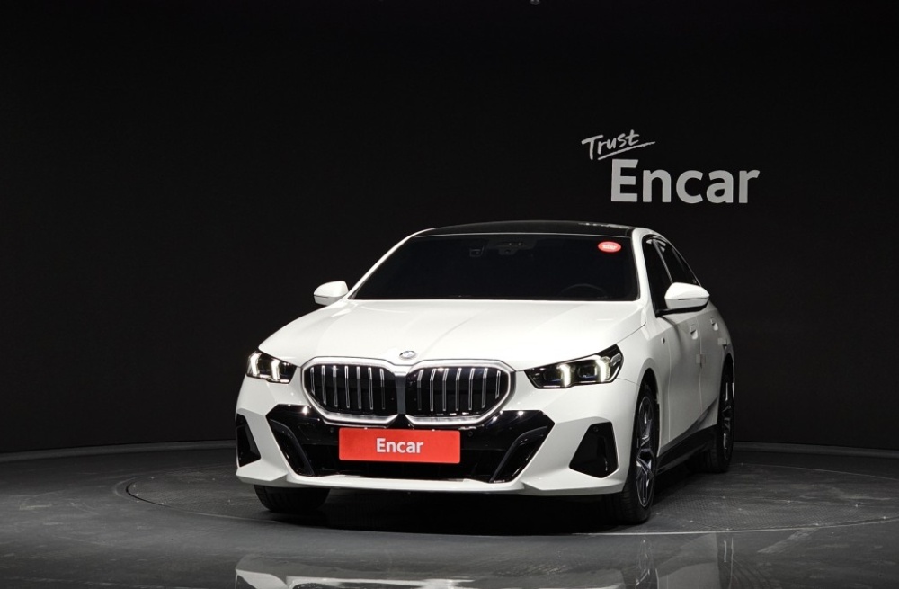 BMW 5 Series (G60)