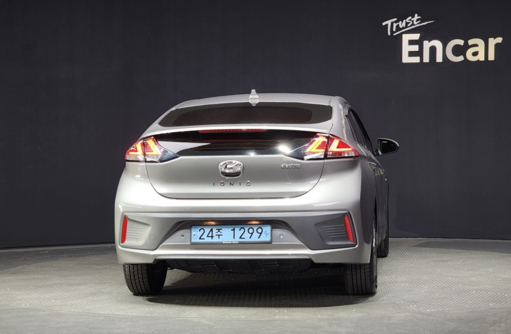 Hyundai The new Ioniq electric