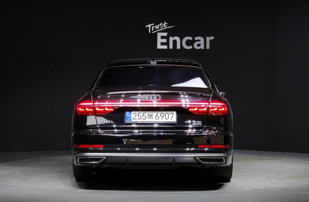 Audi A8 (D5)