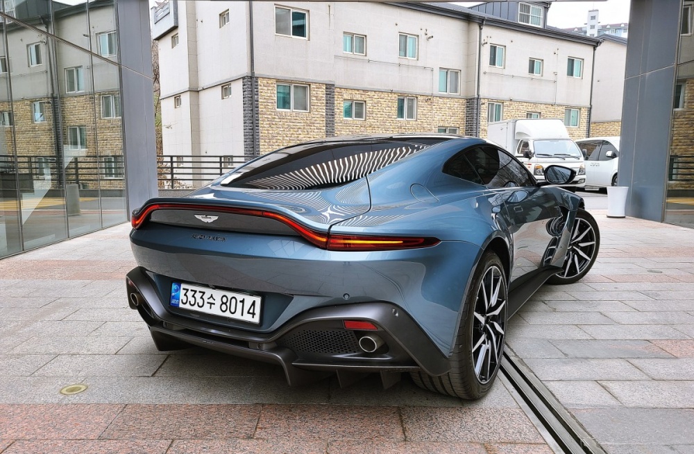 Aston martin Vantage 2nd generation