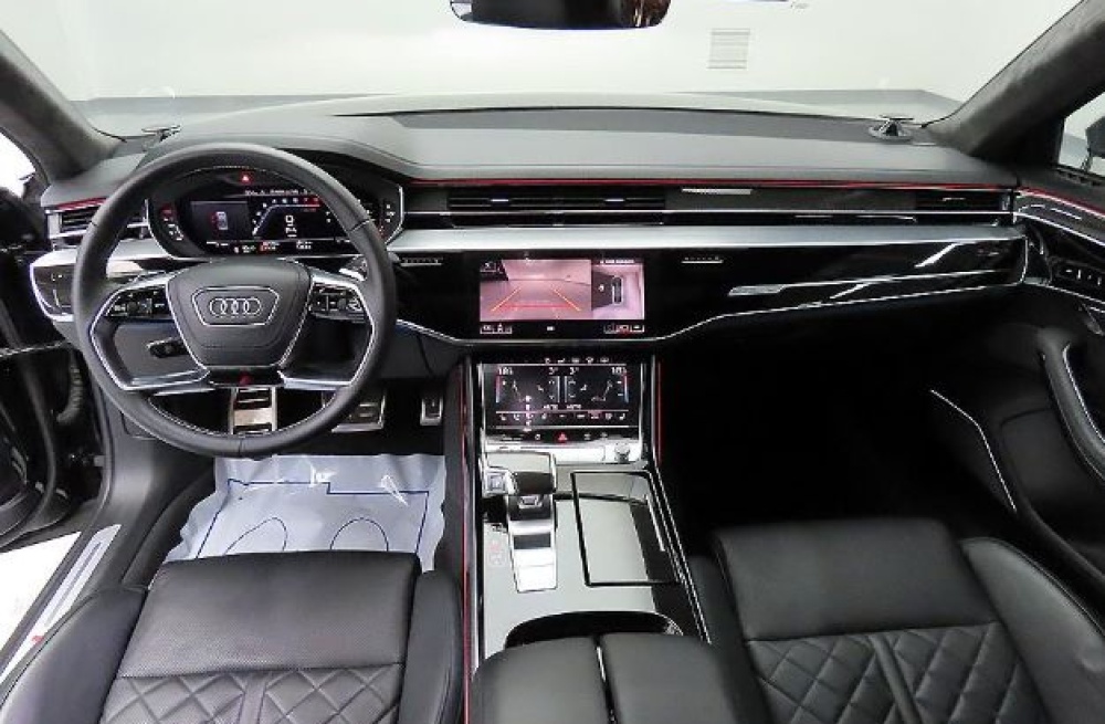 Audi S8 (D5)