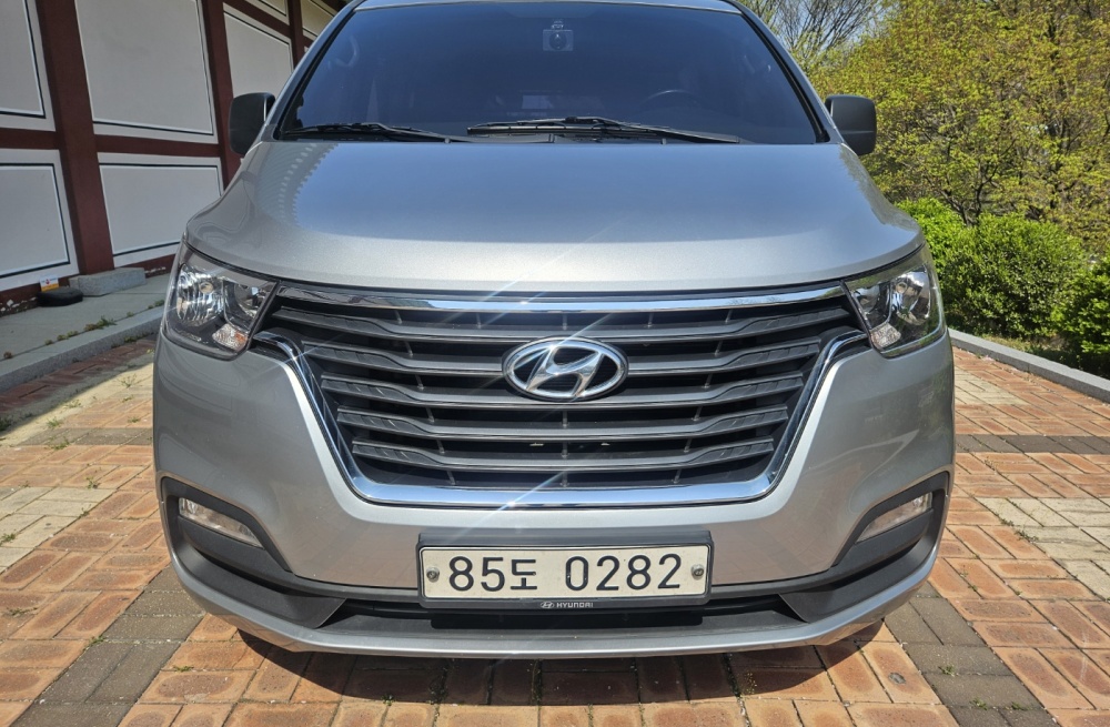 Hyundai The New Grand Starex