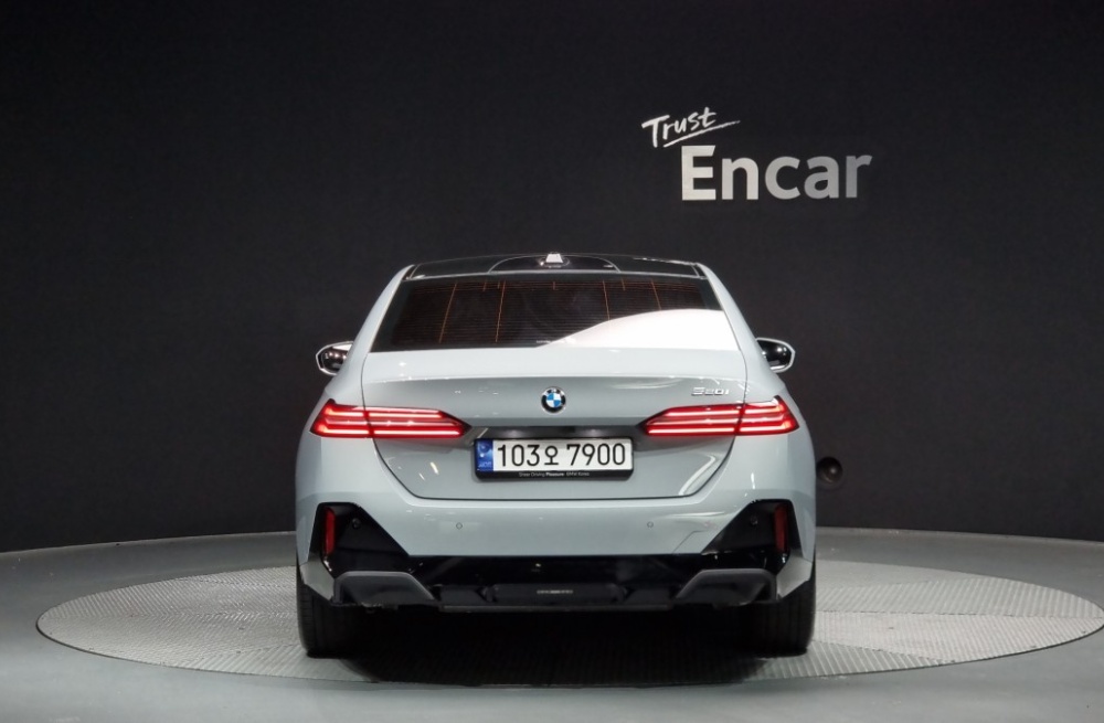 BMW 5 Series (G60)