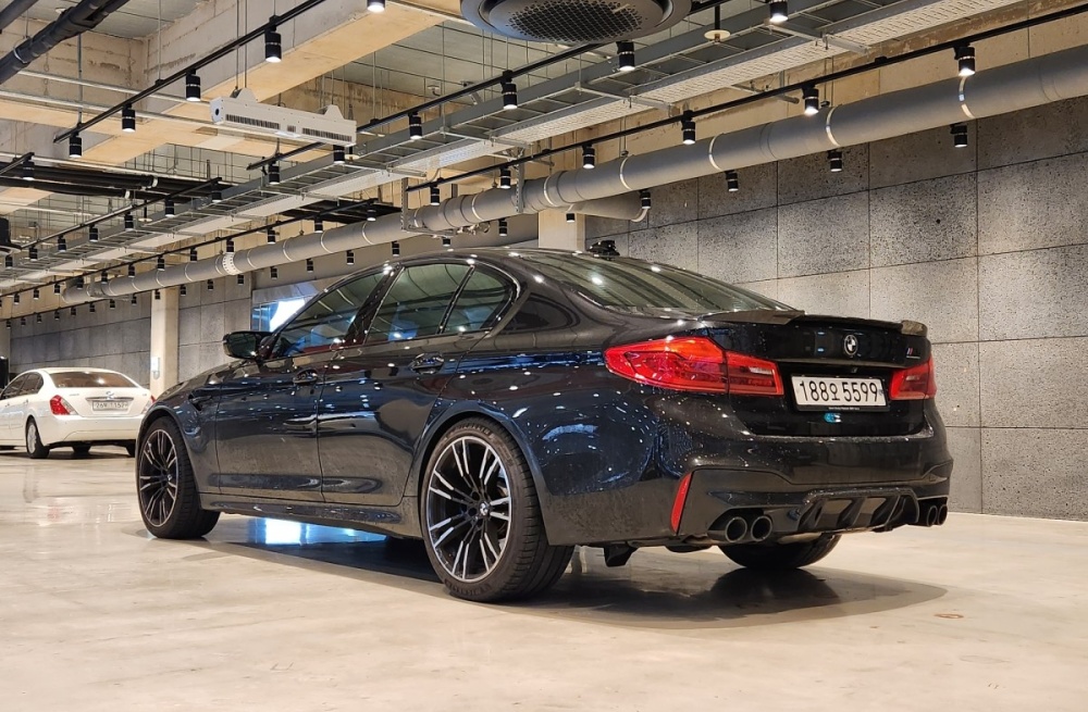 BMW M5 (F90)