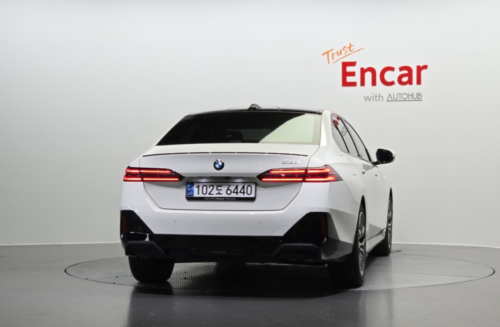 BMW 5 Series (G60)