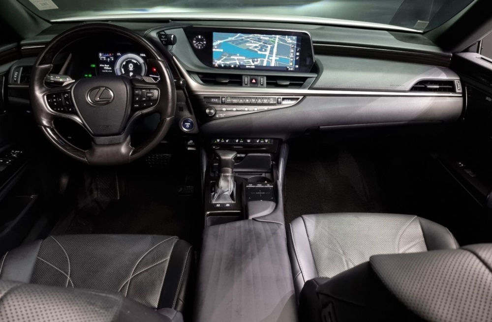 Lexus ES300h 7th generation