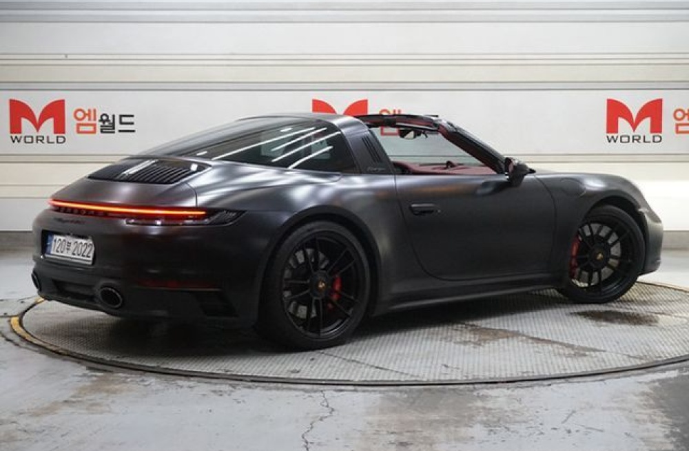 Porsche 911 (992)