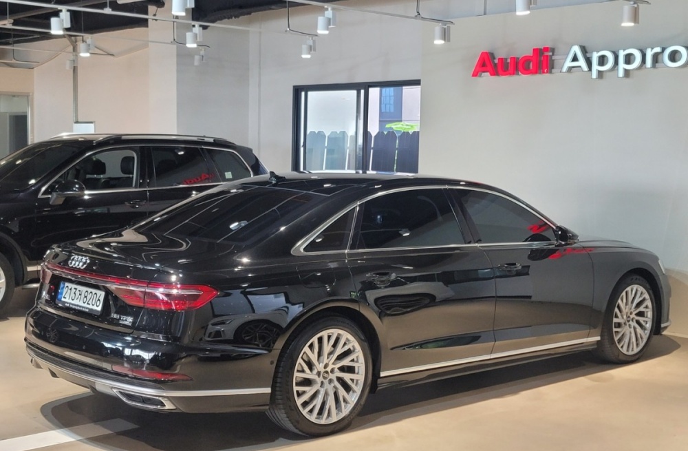 Audi A8 (D5)