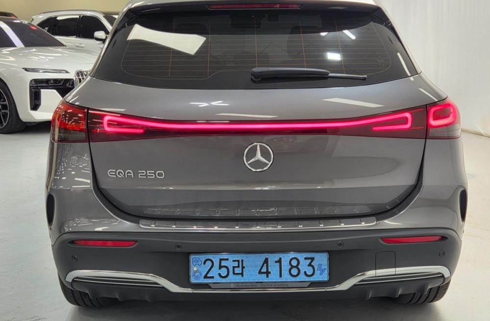 Mercedes-Benz EQA-H243