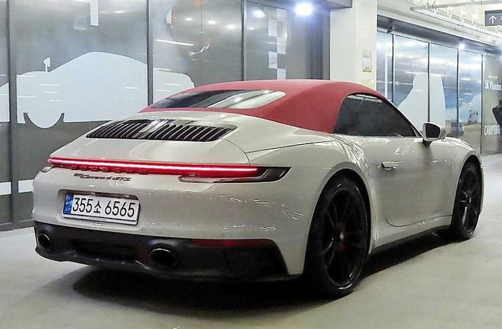 Porsche 911 (992)