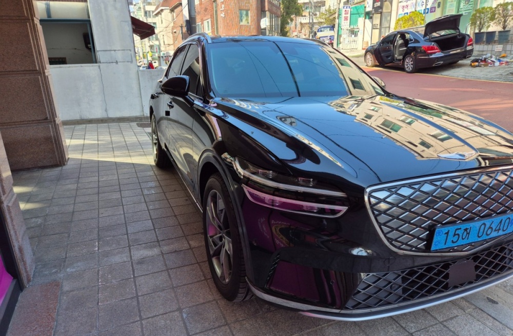 Genesis Electrified GV70