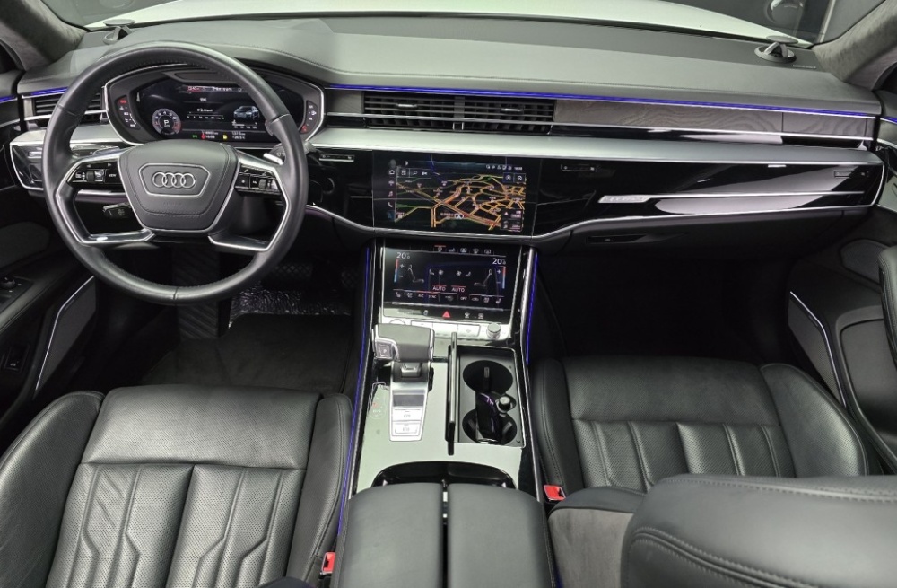 Audi A8 (D5)