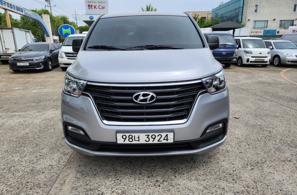 Hyundai The New Grand Starex