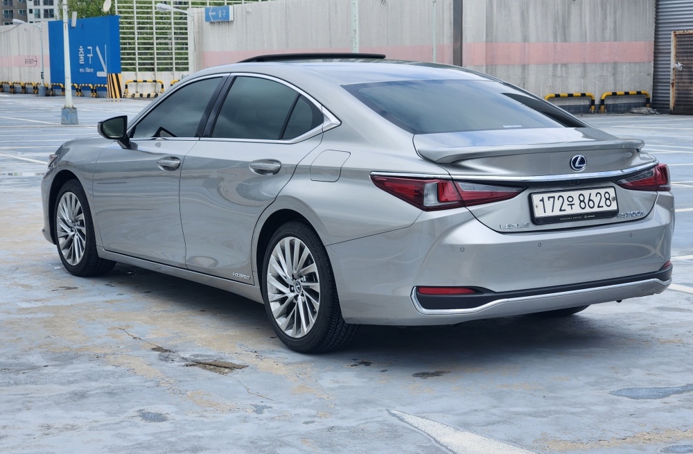 Lexus ES300h 7th generation