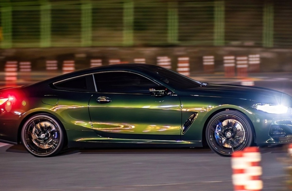 BMW 8 Series (G15)