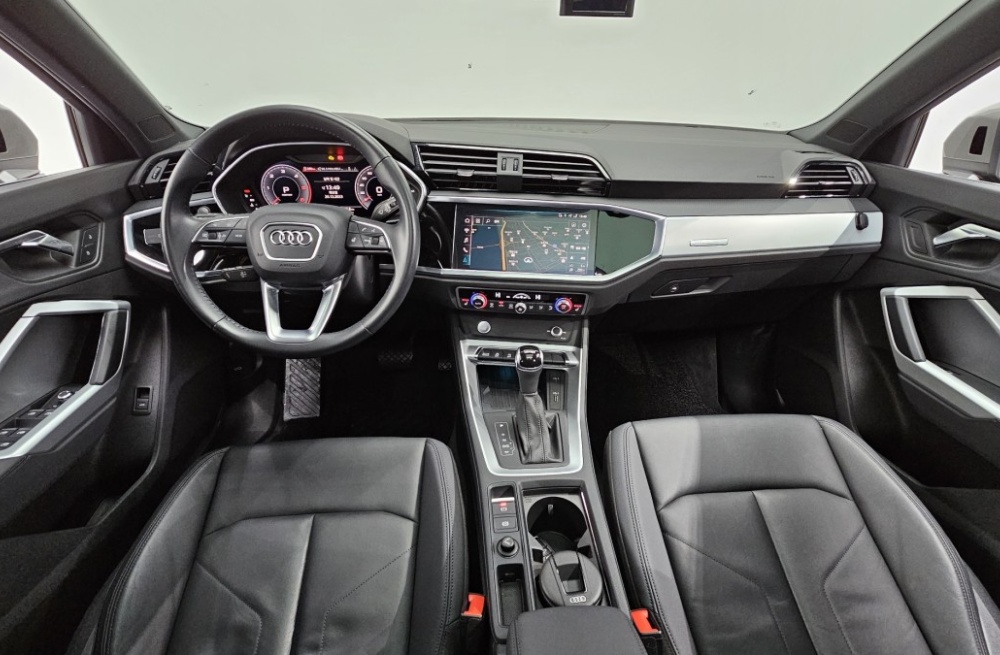Audi Q3 (F3)