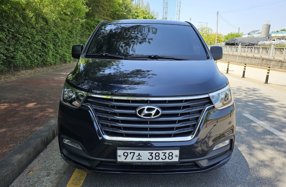 Hyundai The New Grand Starex