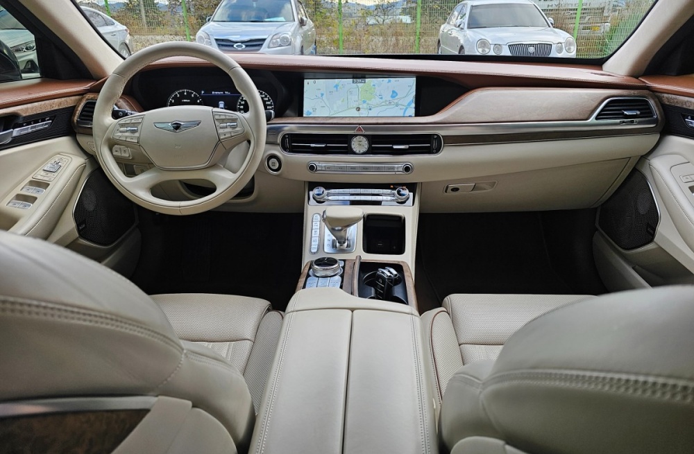 Genesis G90