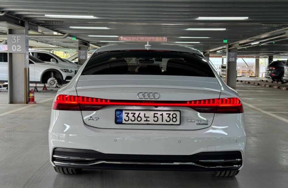 Audi A7 (4K)