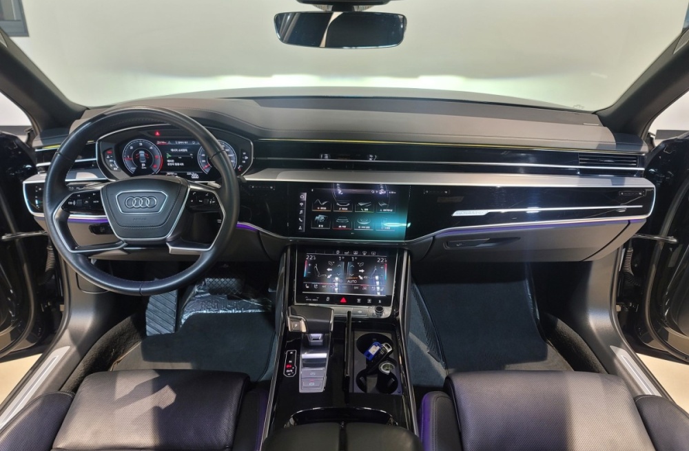 Audi A8 (D5)
