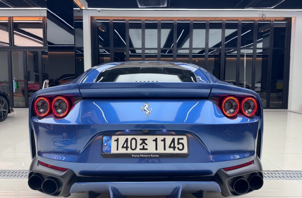 Ferrari 812 super fast