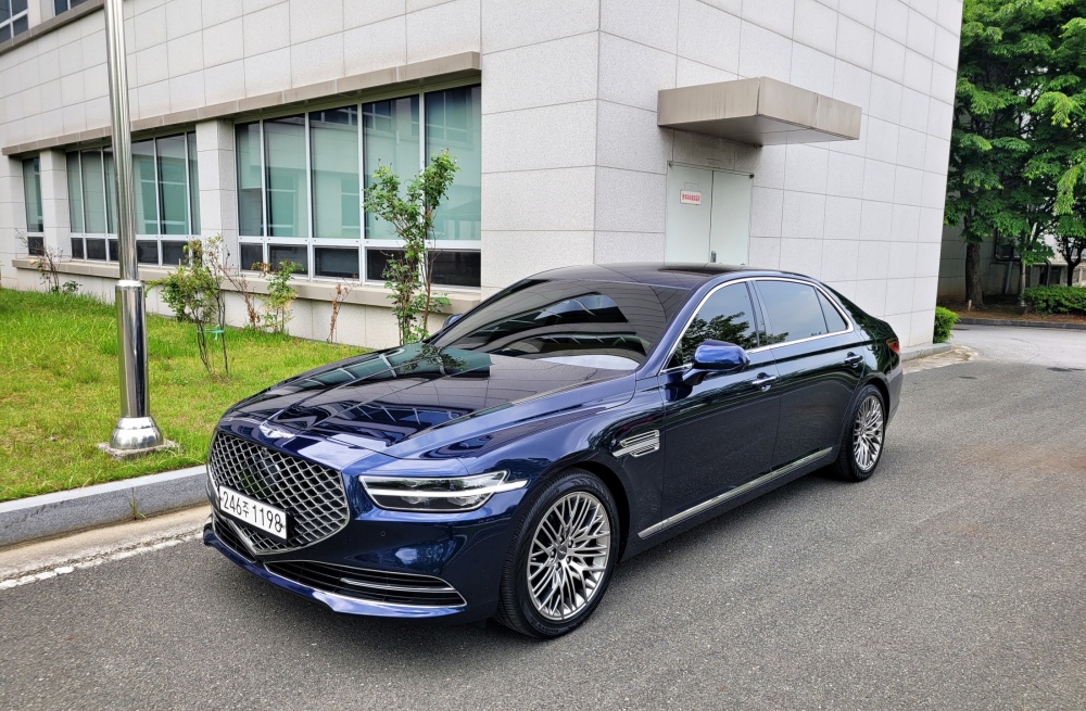 Genesis G90