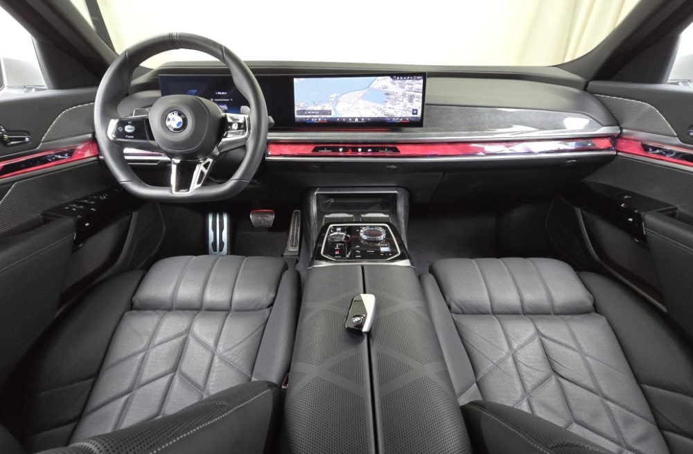 BMW 7 Series (G70)