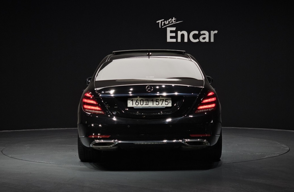 Mercedes-Benz S-Class W222