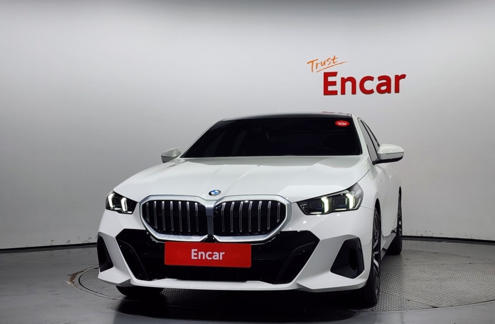 BMW 5 Series (G60)