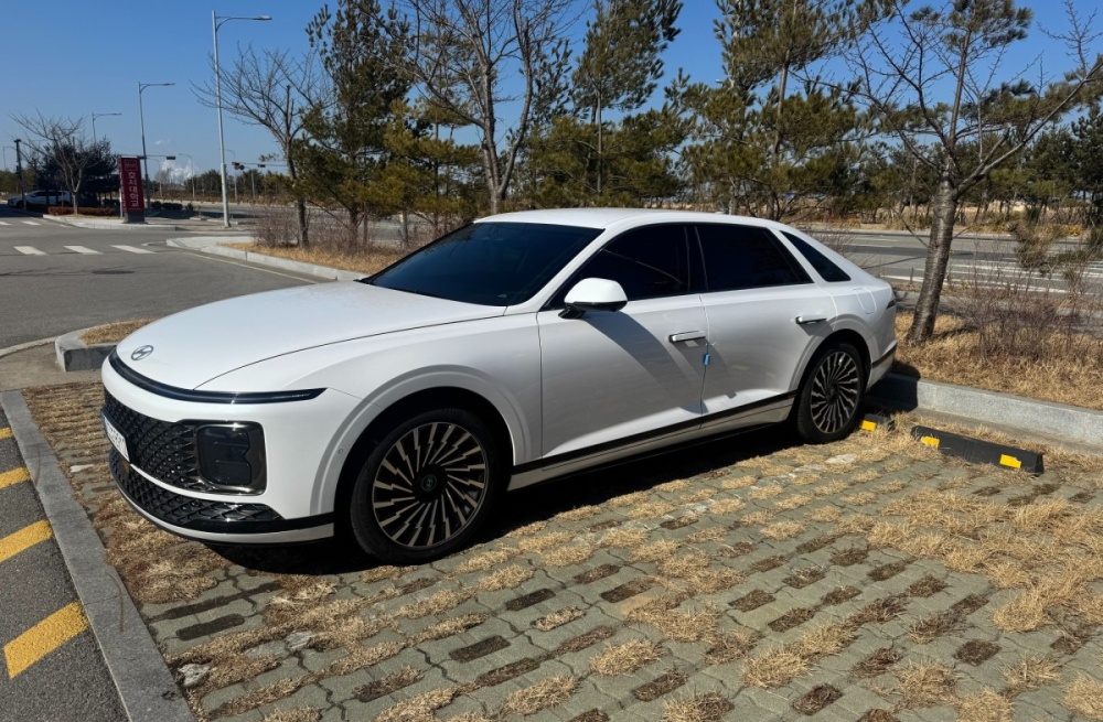 Hyundai Grandeur Hybrid (GN7)