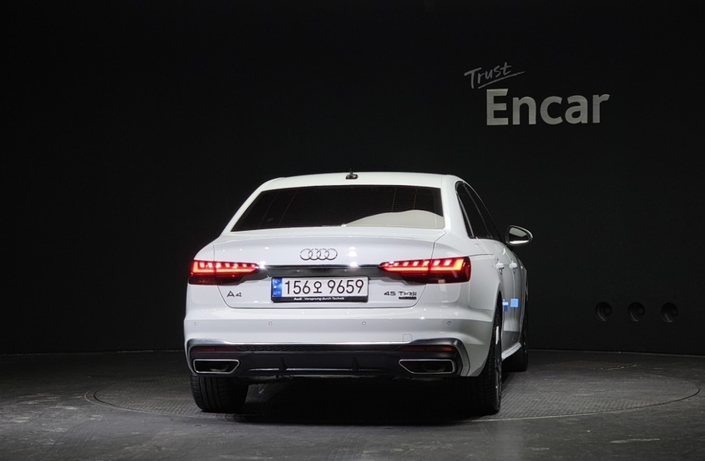 Audi A4 (B9)