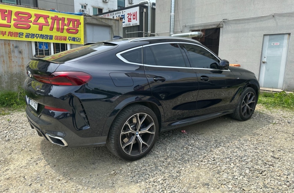 BMW X6 (G06)