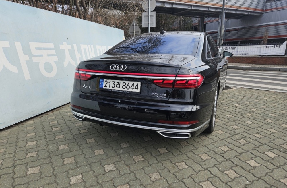Audi A8 (D5)