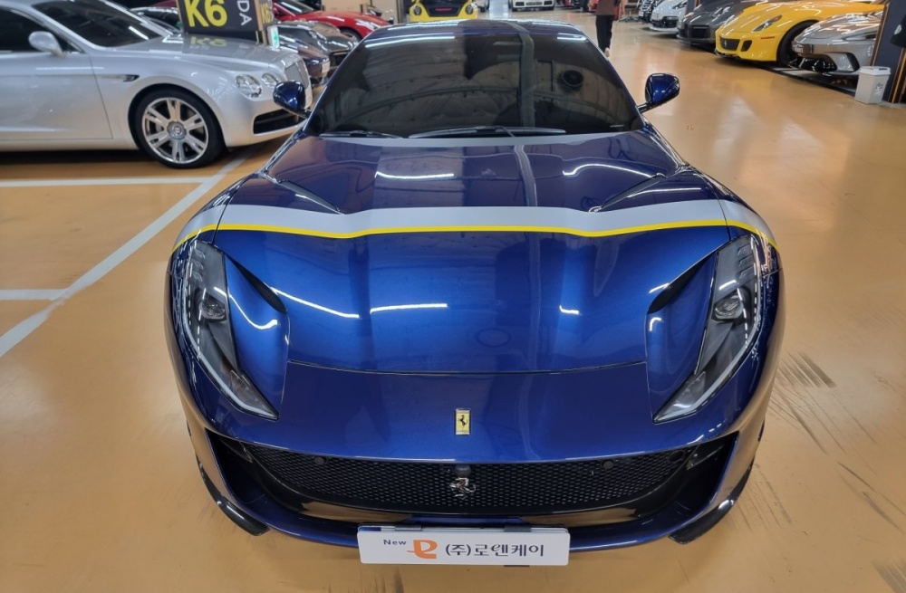 Ferrari 812 super fast