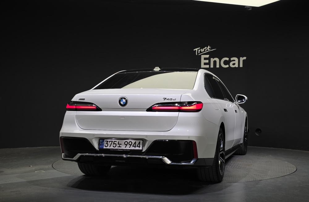 BMW 7 Series (G70)