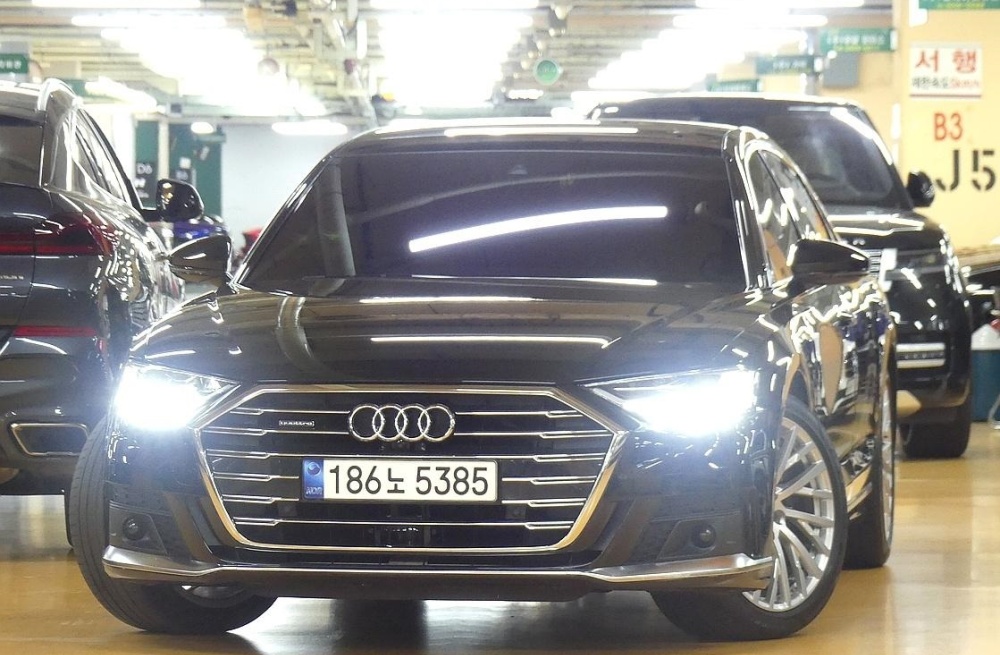 Audi A8 (D5)