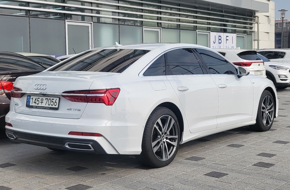 Audi A6 (C8)