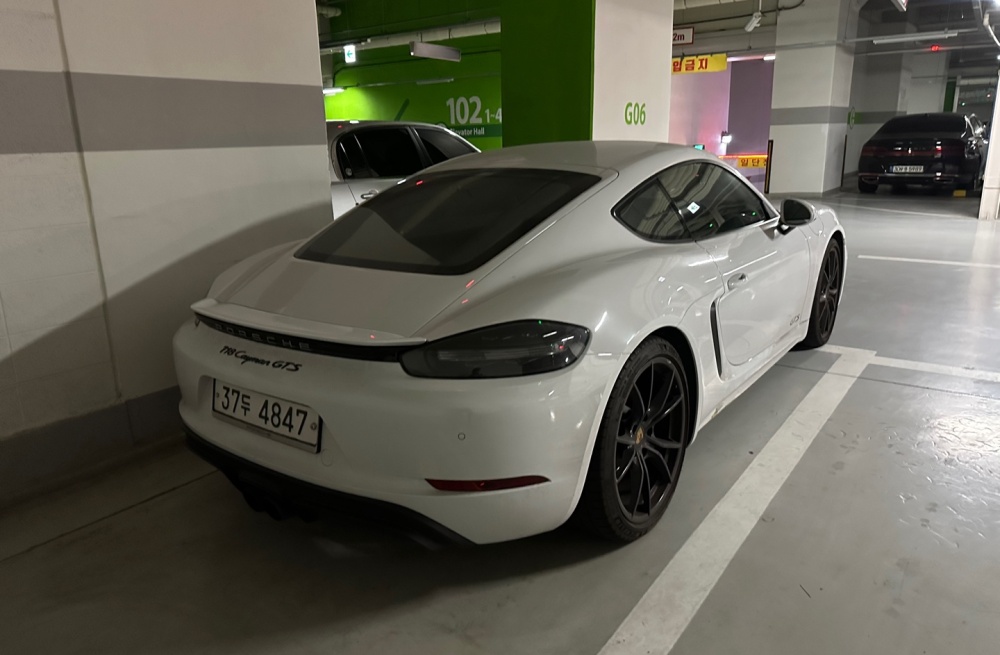 Porsche 718 Cayman