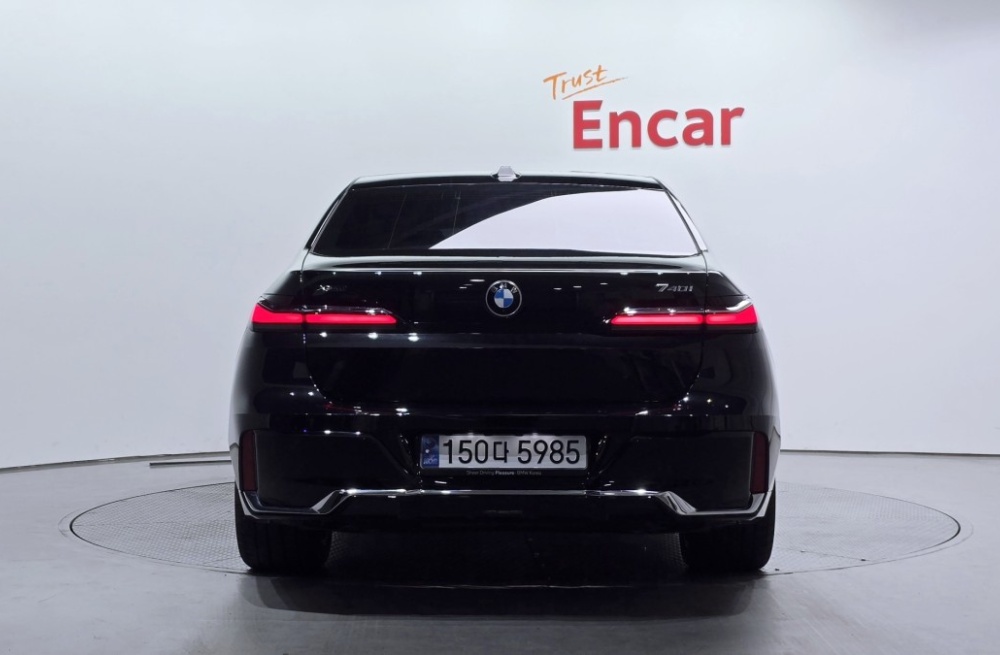 BMW 7 Series (G70)