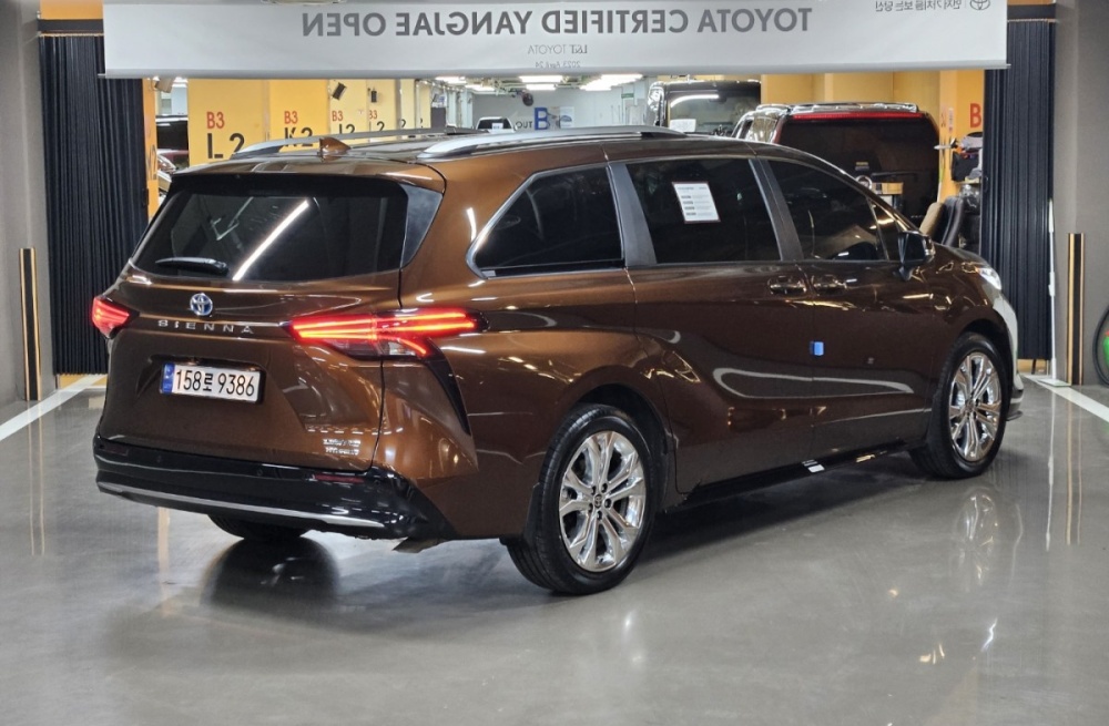 Toyota Sienna 4th generation