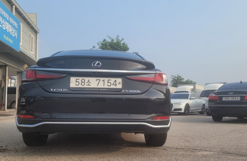 Lexus ES300h 7th generation