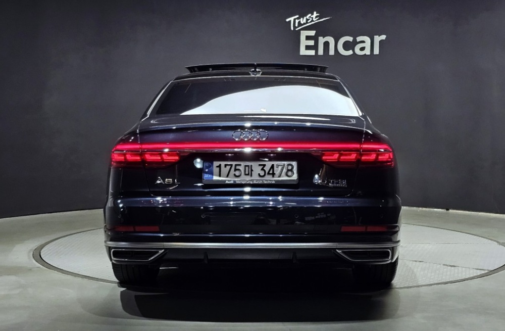 Audi A8 (D5)