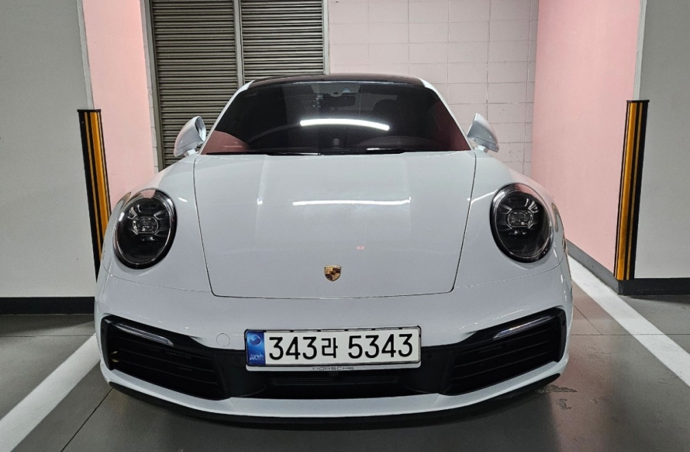 Porsche 911 (992)