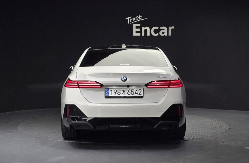 BMW 5 Series (G60)