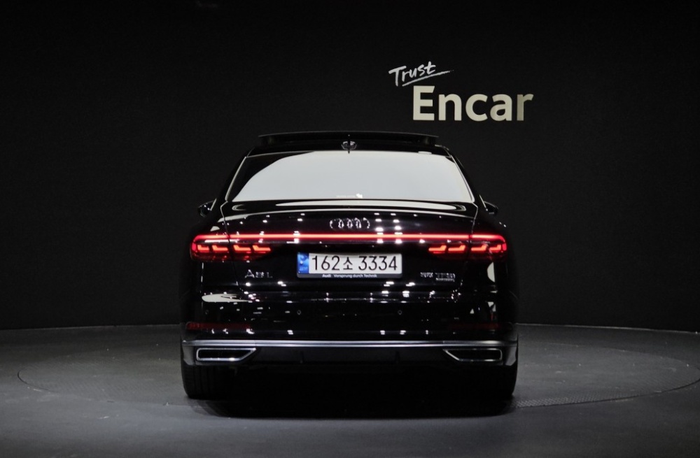 Audi A8 (D5)