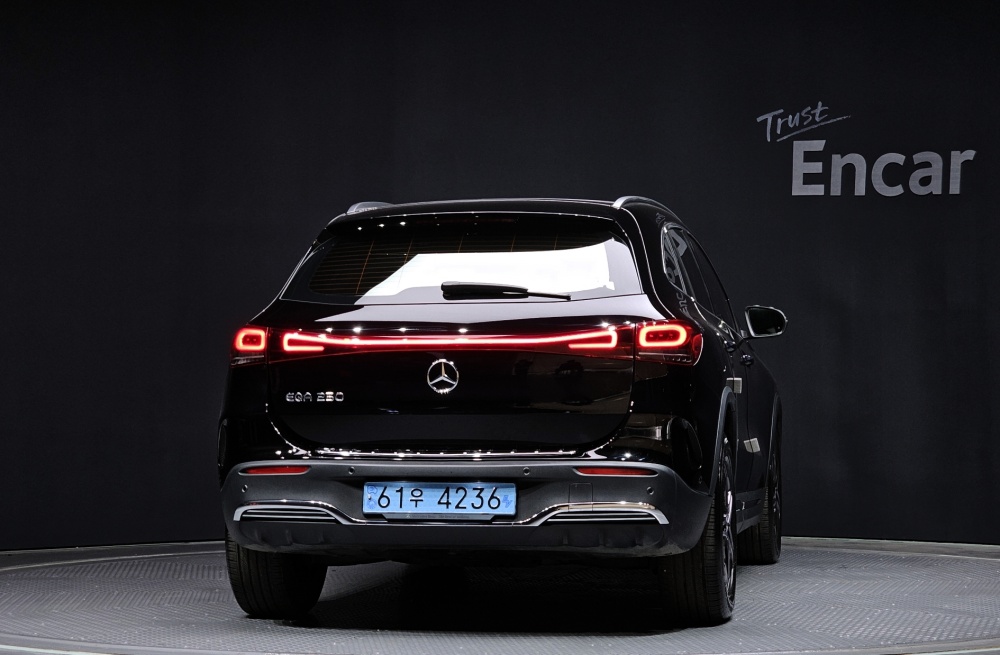 Mercedes-Benz EQA-H243
