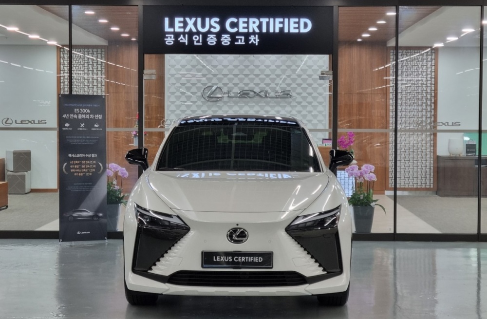 Lexus RZ450e