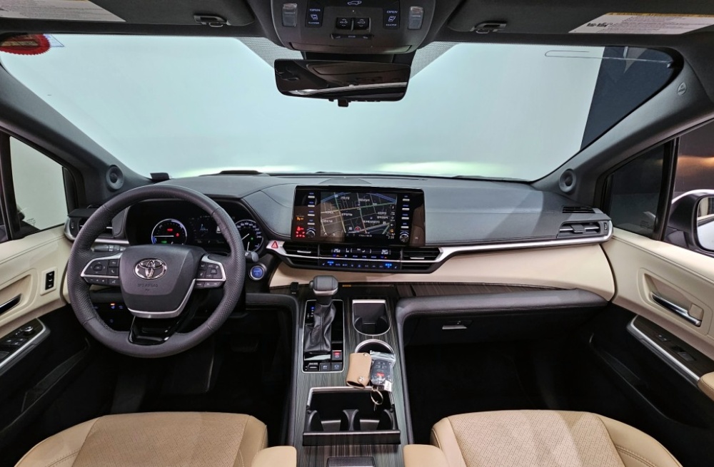 Toyota Sienna 4th generation